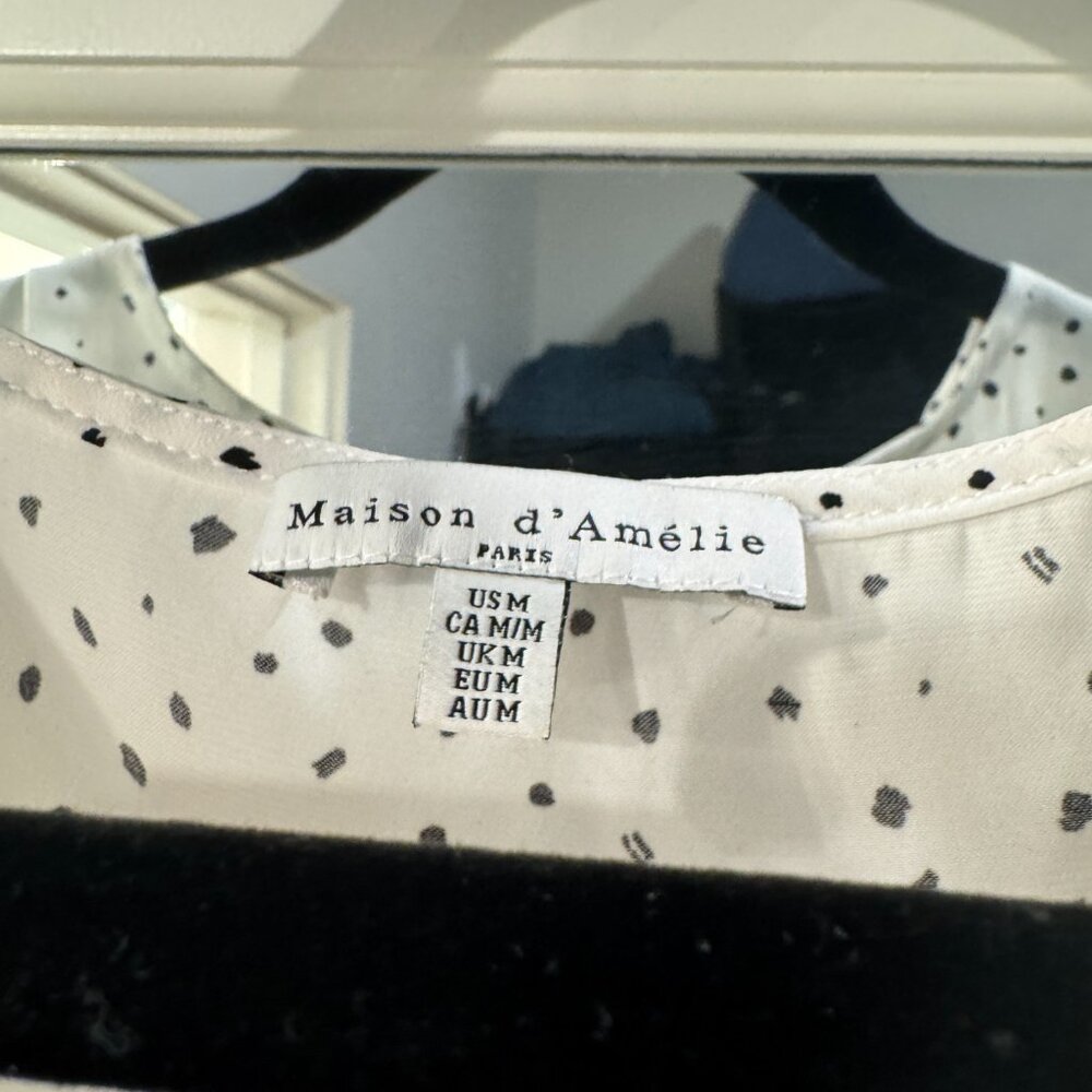 Beautiful light weight white with black dots top - Picture 2 of 2